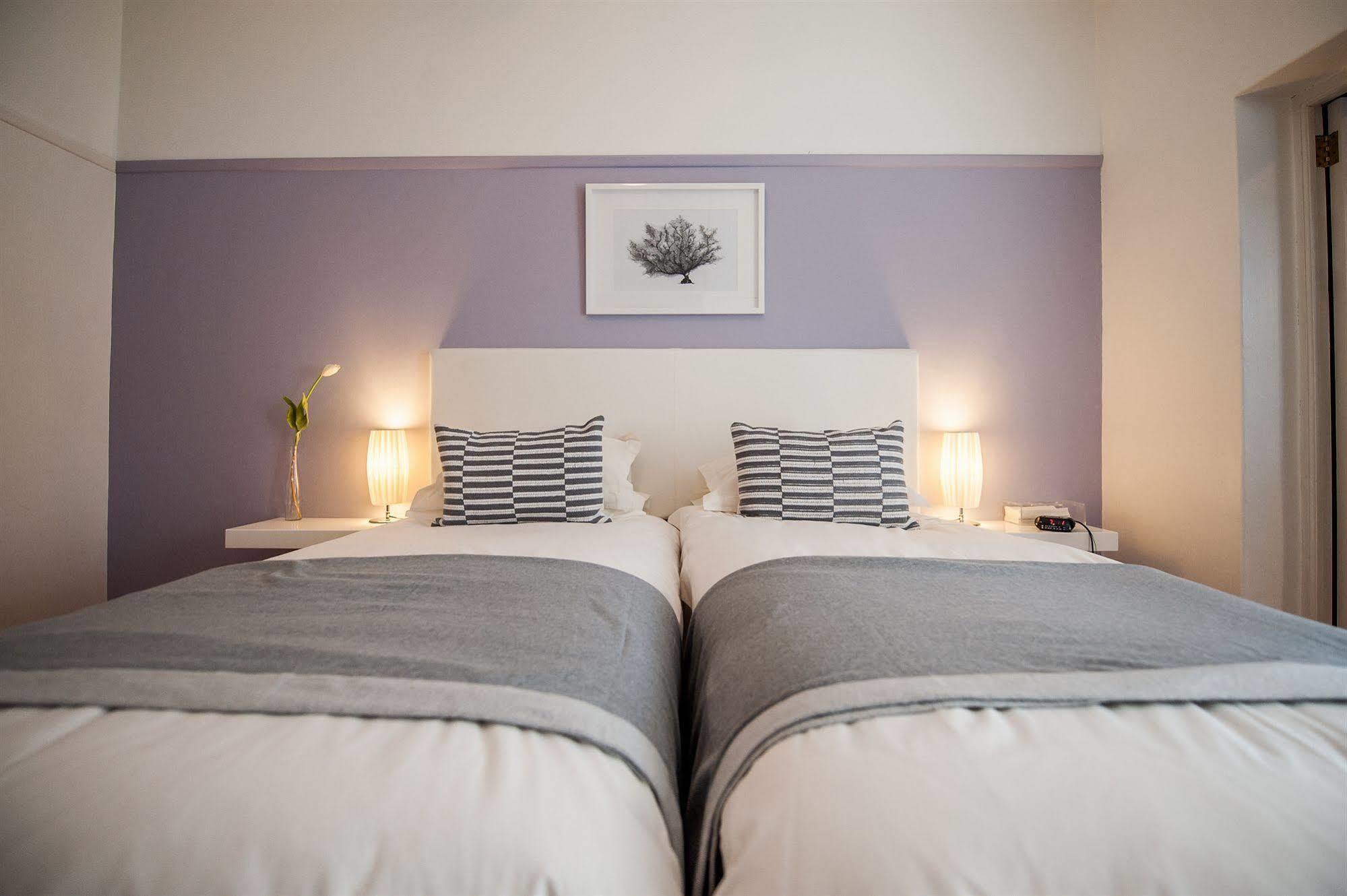 Ballinderry, The Guest house Robertson